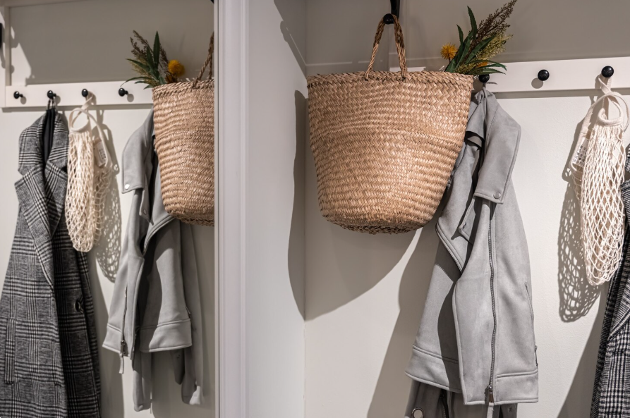 Essential Clothing Pieces for a Modern Wardrobe